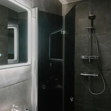 New Studio In The City Center Near Bus Station With Parking Lejlighed *
